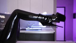 Sexy Missslily Plays With Her Sex Toys