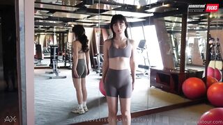 Lunalovekiss Gets Stretched By Her Gym Trainer