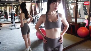 Lunalovekiss Gets Stretched By Her Gym Trainer