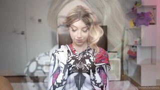 Spidergirl AvaaKit Sucks A Cock