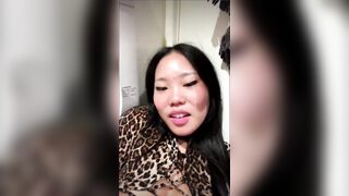 MichelleFromChina Plays Wth A Dildo On Live