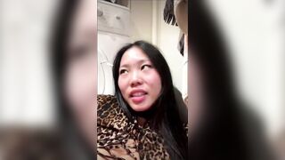 MichelleFromChina Plays Wth A Dildo On Live