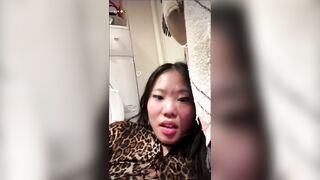 MichelleFromChina Plays Wth A Dildo On Live