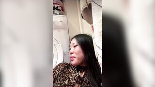 MichelleFromChina Plays Wth A Dildo On Live