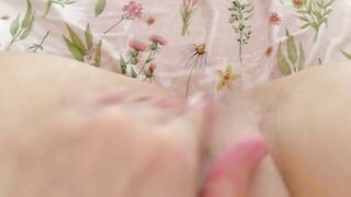 Hailey Queens Squirts After Masturbates By A Dildo