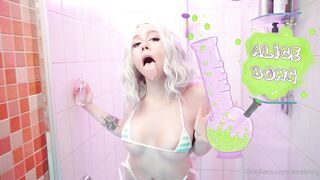 Horny Bunny Alice Bong's Masturbation