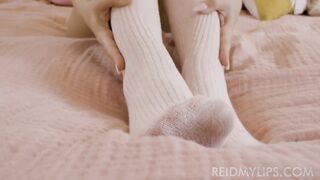 Riley Reid Masturbates On Her Bed