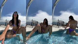 Hanna Miller Fingers Her Pussy In The Pool