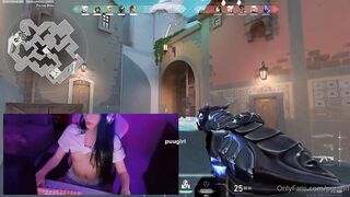 PuuGirl Fingers Her Pussy While Gaming