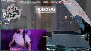 PuuGirl Fingers Her Pussy While Gaming