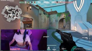 PuuGirl Fingers Her Pussy While Gaming