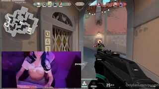 PuuGirl Fingers Her Pussy While Gaming