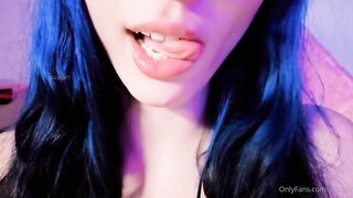 PuuGirl Intensely Rubs Her Wet Clit And Pussy