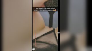 Joyliii Kinkily Uses A Hairbrush To Masturbate