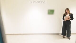 Real Estate Agent Comatozze Gets Fucked For Money