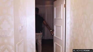 Riley Reid Enjoys A BBC Gangbang After Party