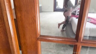 Naomih666 Receives A Facial