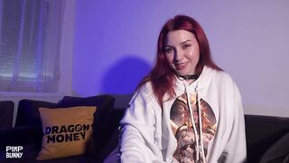 Honey Sasha Fingering While Pillow Humping