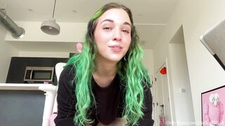 Bailey Eilish's Metal Dildo Masturbation