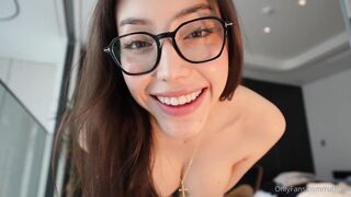 Ruth Lee Pleasures Herself Until She Squirts