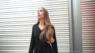 Lily Phillips Gang Bang Through A Glory Hole
